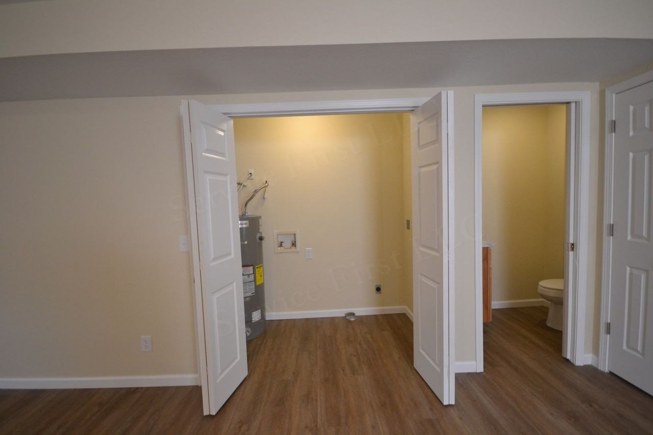 606 N Poplar St - Photo 6 of 19