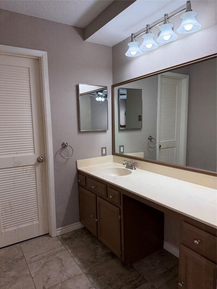 2714 Creek Wood Ct - Photo 4 of 23