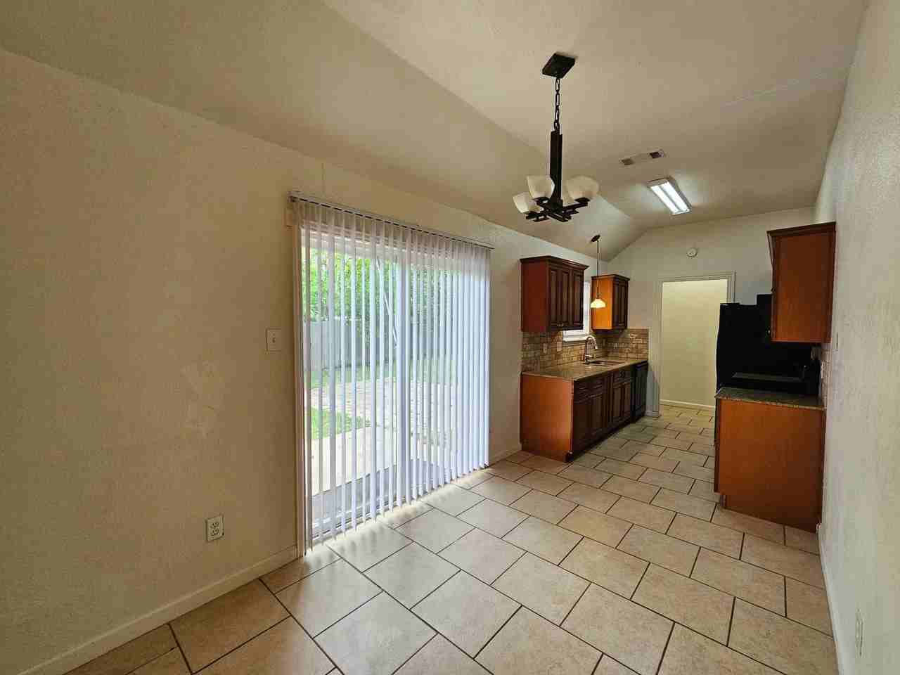 2017 Dickens Dr - Photo 7 of 27