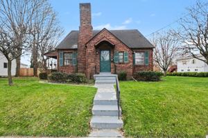 featured image of 2327 Chestnut St #1