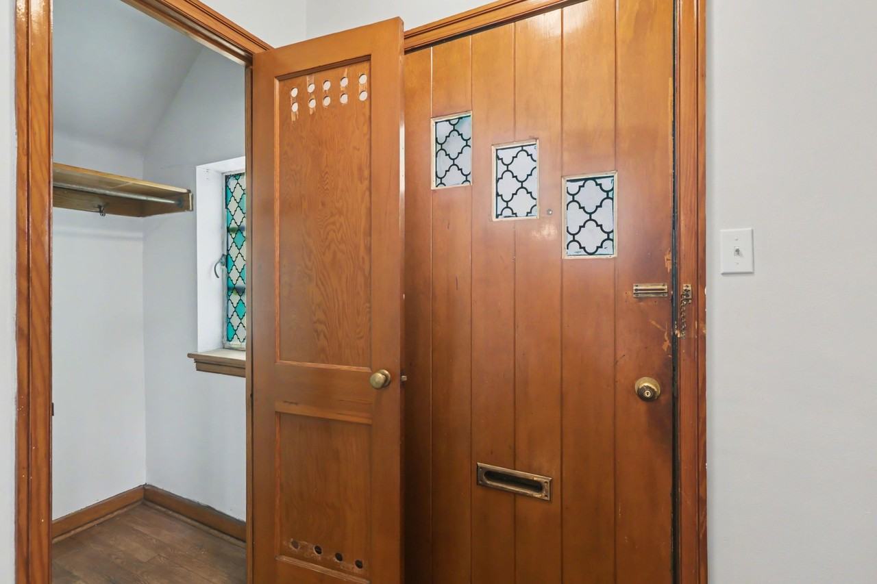 2327 Chestnut St #1 - Photo 3 of 23