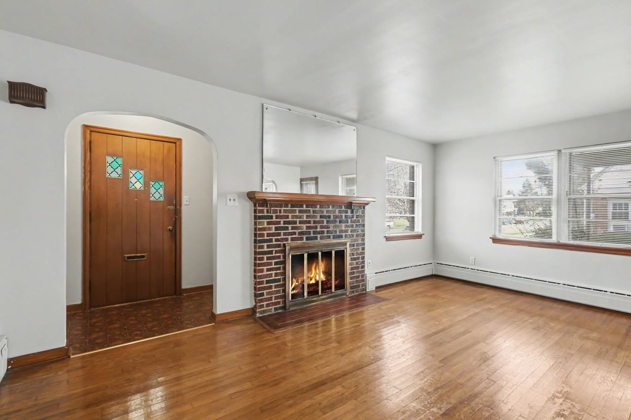 2327 Chestnut St #1 - Photo 4 of 23