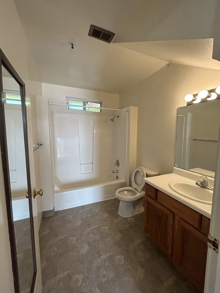 126 Walti St #126 - Photo 4 of 14