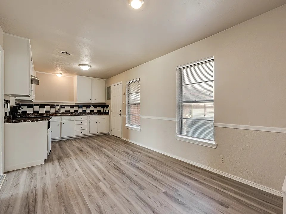 165 Eisenhower Blvd121731 #1 - Photo 7 of 18