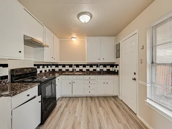 165 Eisenhower Blvd121722 #1 - Photo 3 of 17