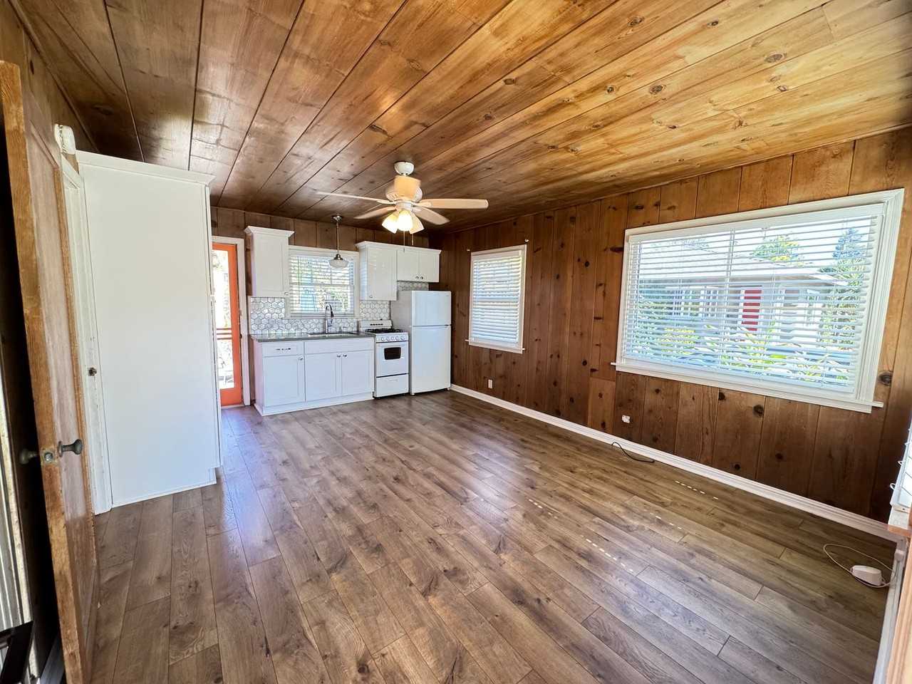 205 Seaview Ave - Photo 2 of 5