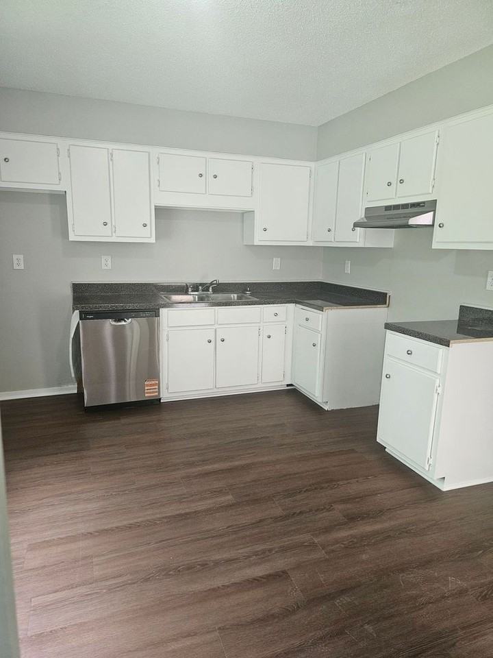 6620 Forestgate Rd - Photo 4 of 24