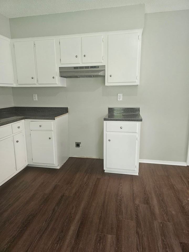 6620 Forestgate Rd - Photo 5 of 24