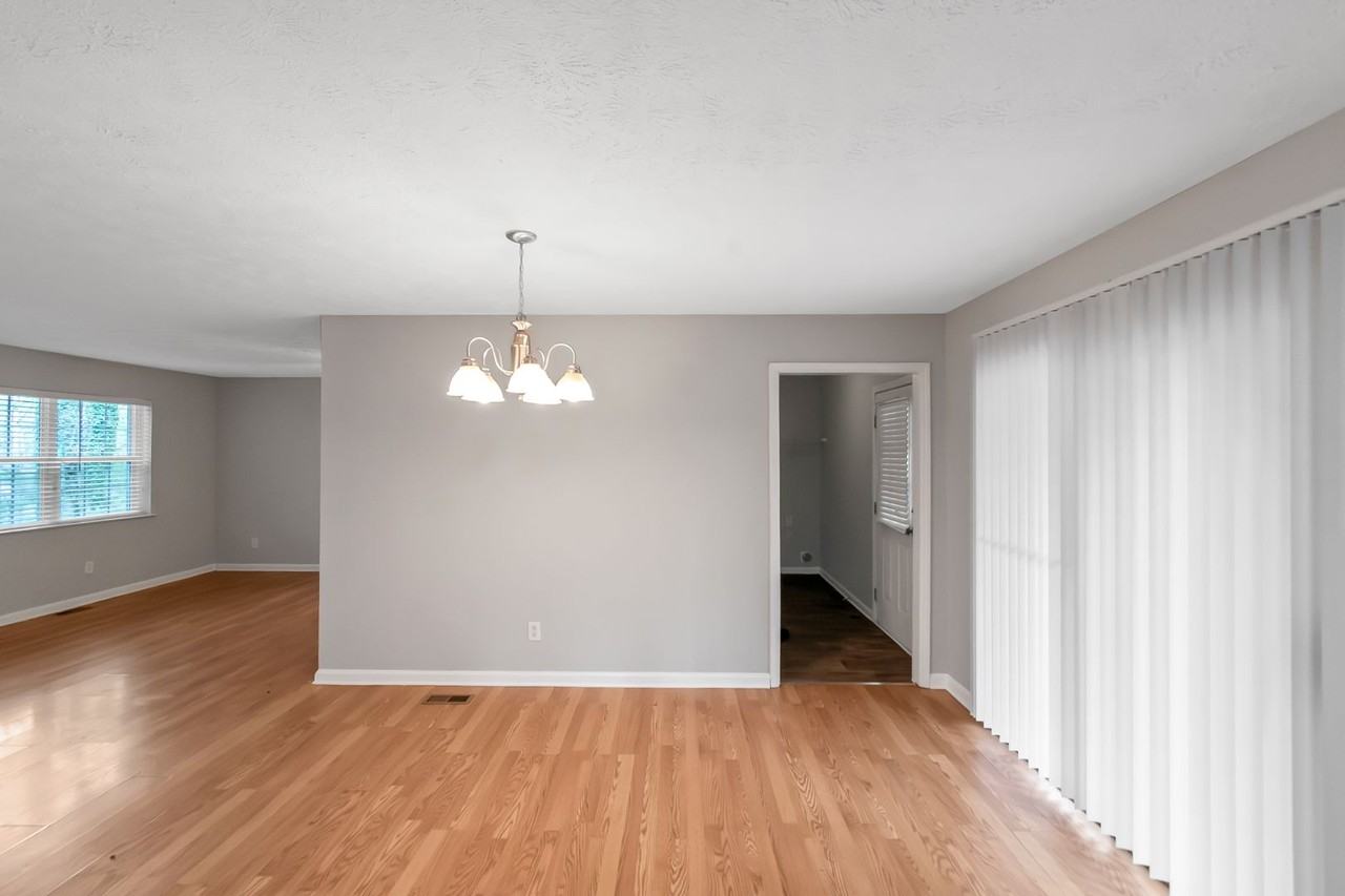 3653 Chestnut Lake Ct - Photo 5 of 15