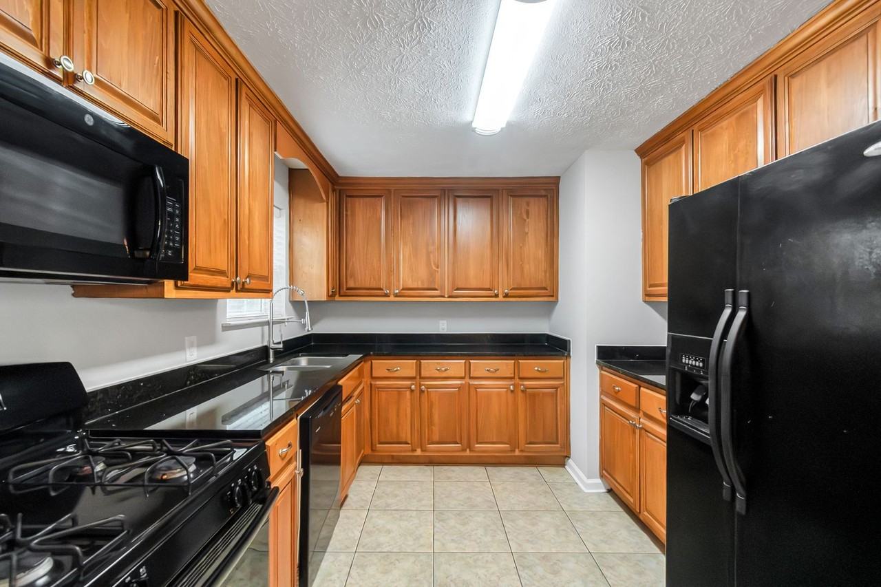 3653 Chestnut Lake Ct - Photo 6 of 15