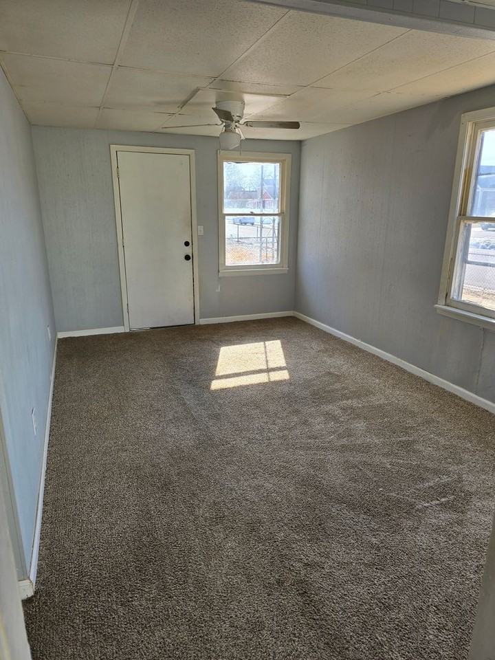 412 Wood River Ave - Photo 2 of 7