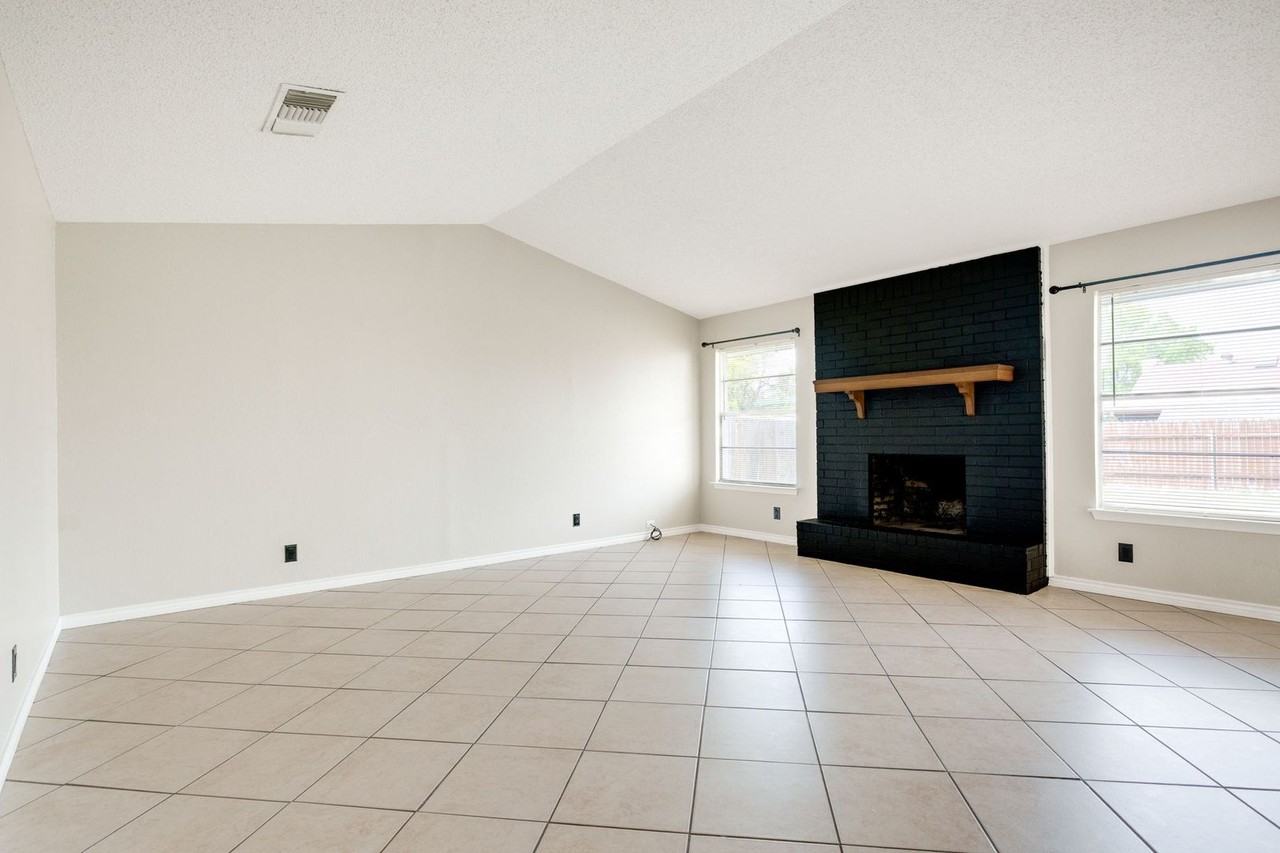 1701 Kingman Rd - Photo 3 of 20