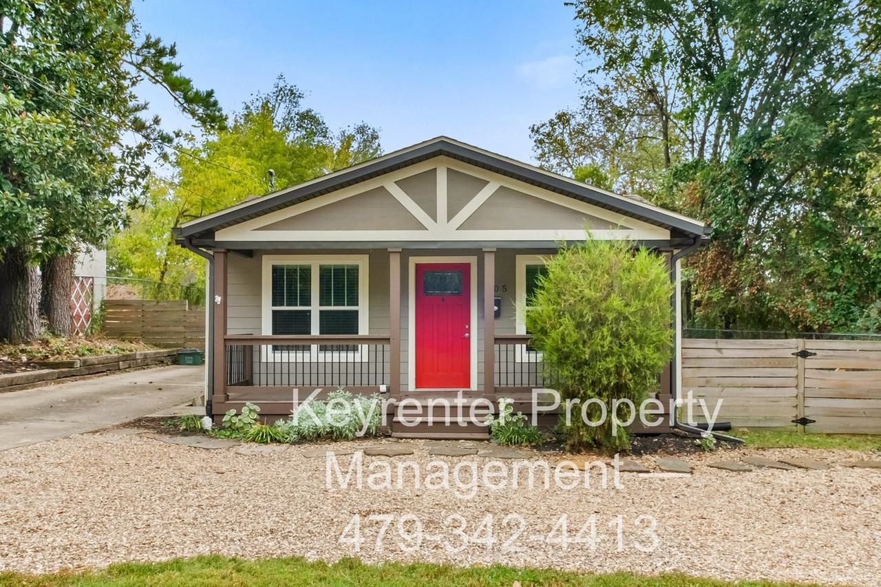 405 E Martin Luther King Jr Blvd - Photo 2 of 11