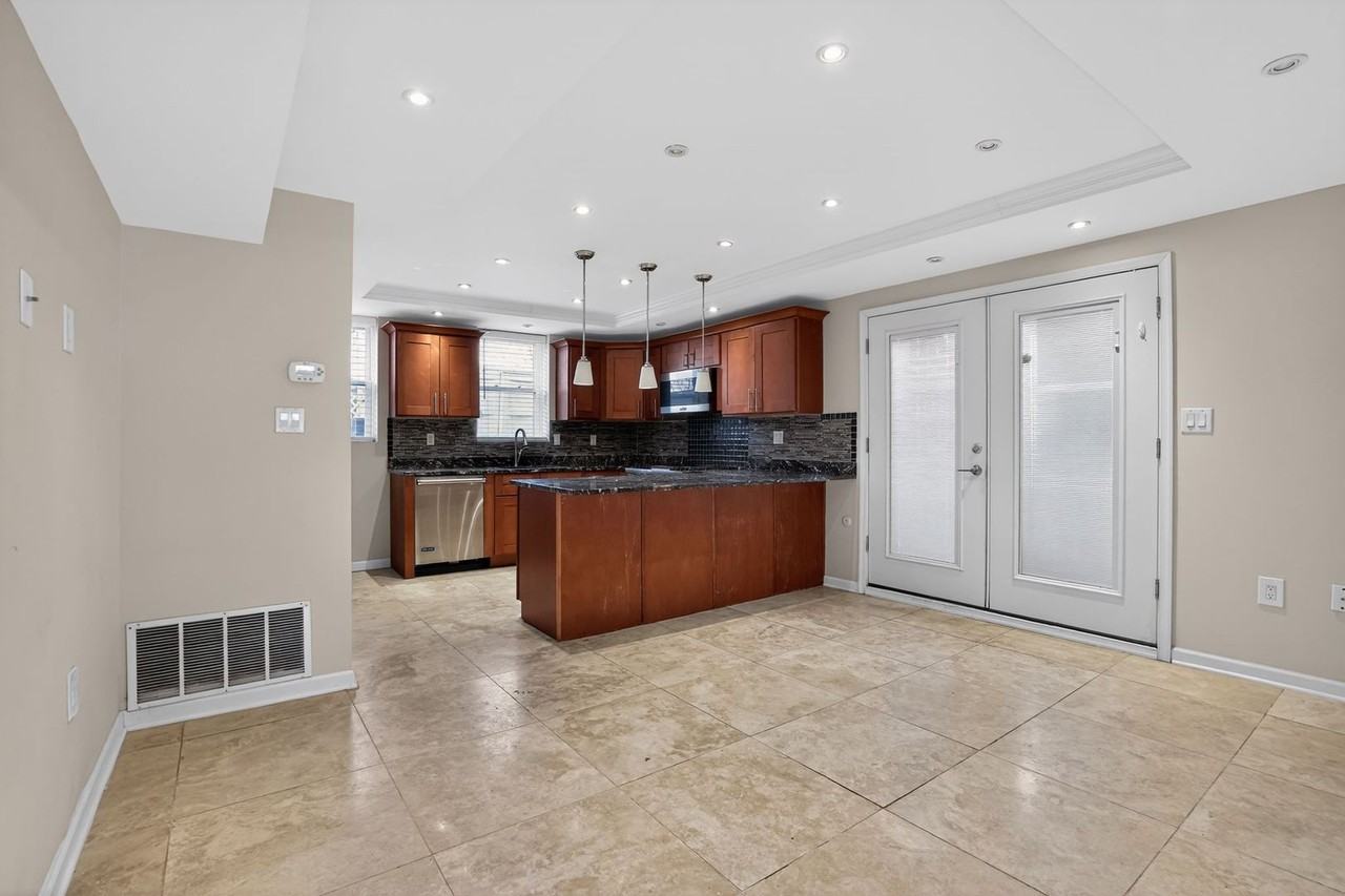 226 N Patrick St #1 - Photo 4 of 16