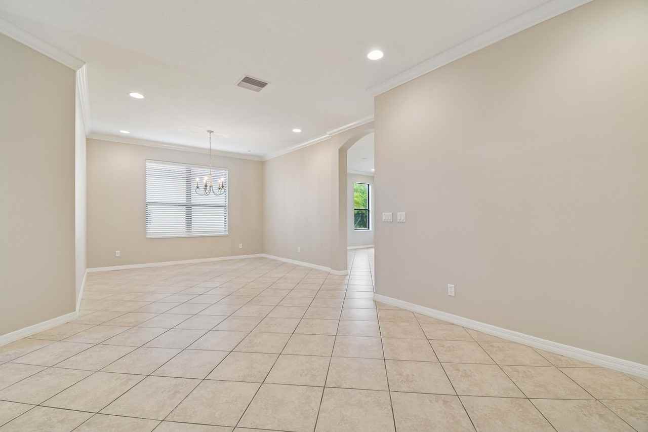 127 Silver Falls Dr #1 - Photo 2 of 12