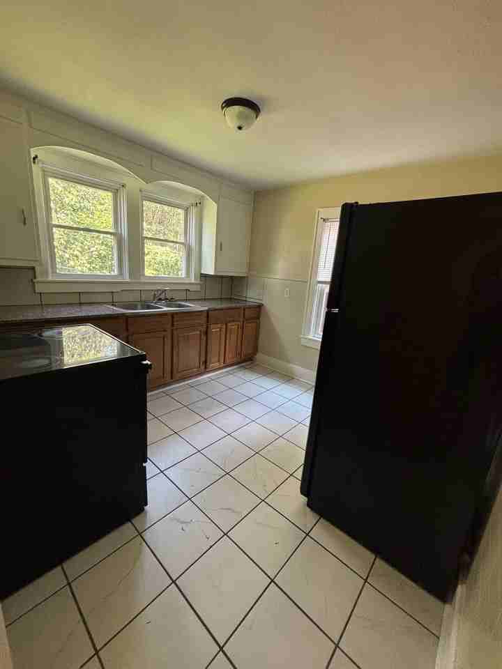 530 Broad St #1 - Photo 5 of 9