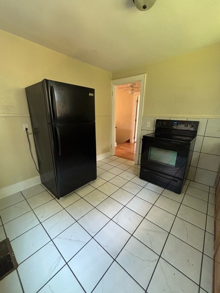 530 Broad St #1 - Photo 6 of 9