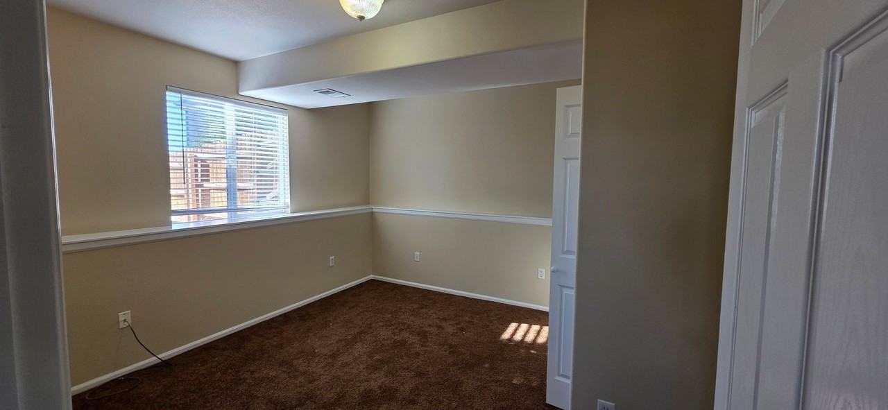 2211 Bailey Ct - Photo 2 of 19