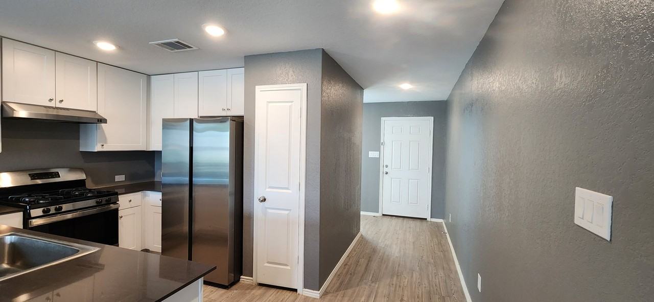 6013 Companion Loop - Photo 4 of 50