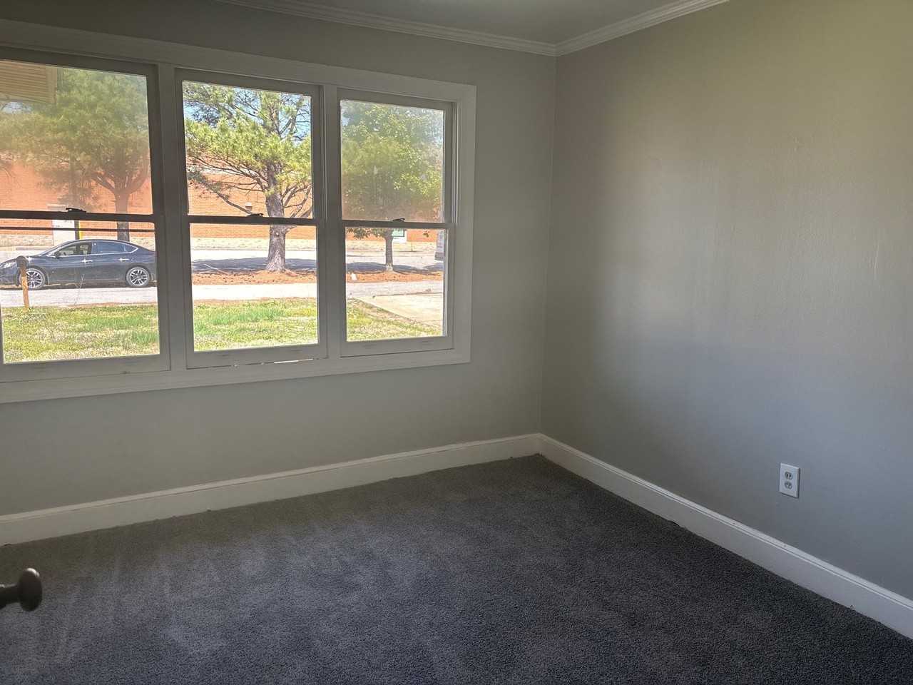 1108 Warren St #1 - Photo 5 of 10