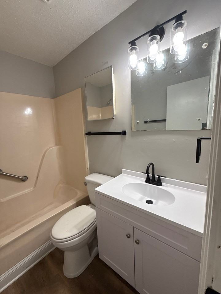 125 E Jefferson St #1 - Photo 2 of 3