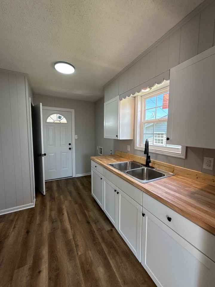 129 E Jefferson St #1 - Photo 2 of 4