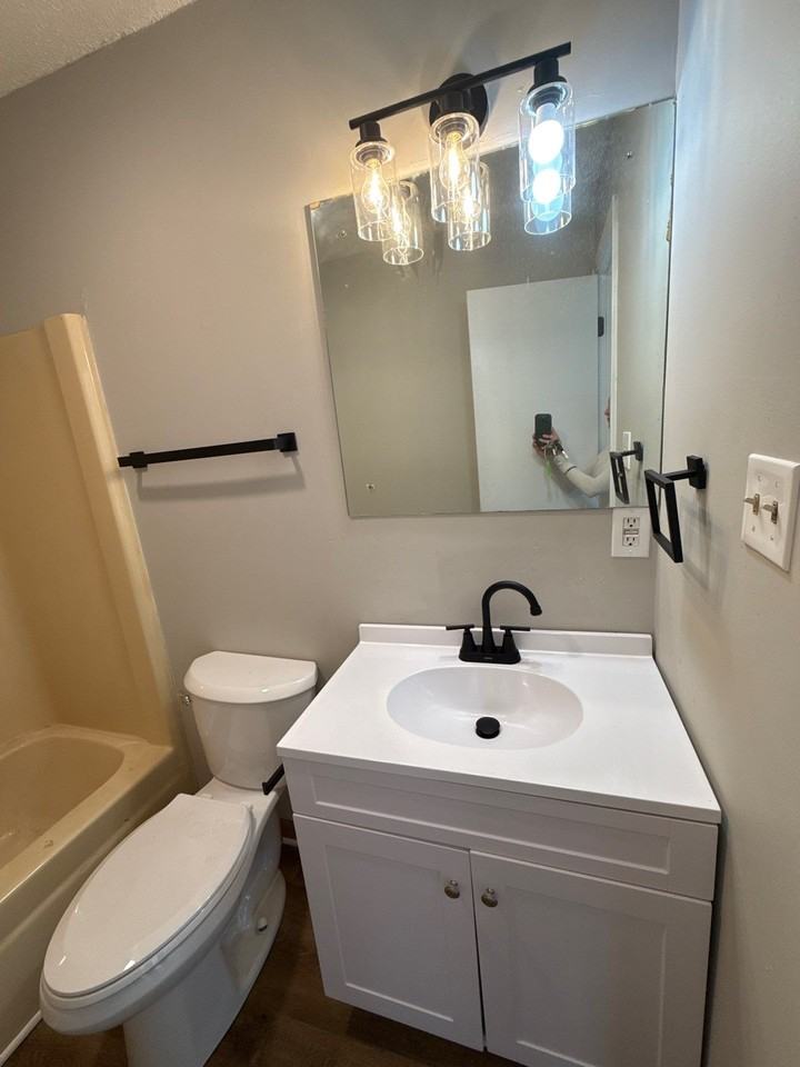 129 E Jefferson St #1 - Photo 4 of 4