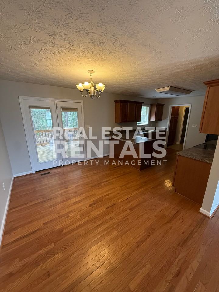 3083 Lakeview Cir #1 - Photo 3 of 13