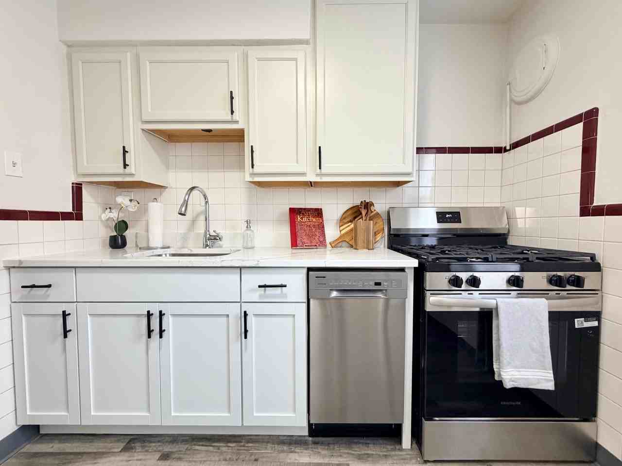 7180 Jamieson Avenue #1W - Photo 3 of 10