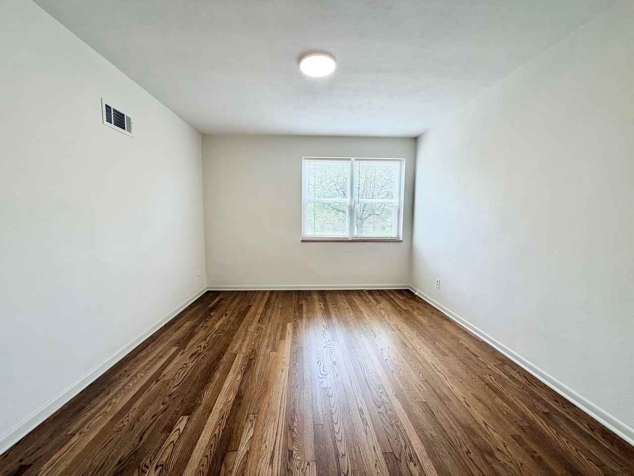 7180 Jamieson Avenue #1W - Photo 7 of 10