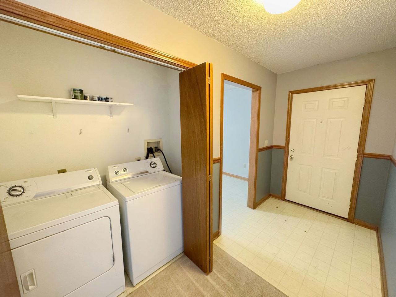 1006 Foxridge Dr - Photo 2 of 18