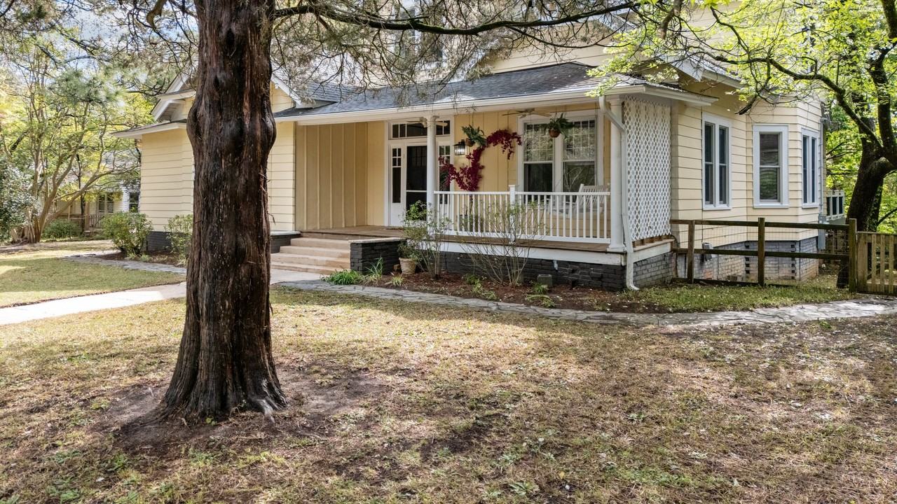 802 N Poplar St #1 - Photo 3 of 50