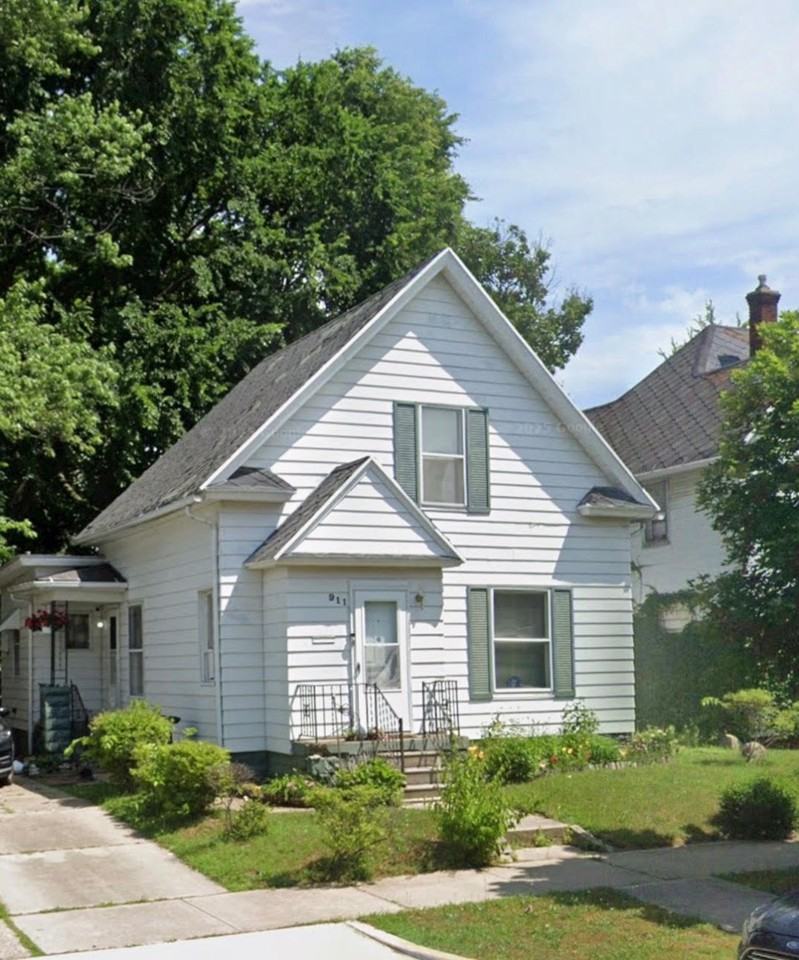 911 E Washington St #1