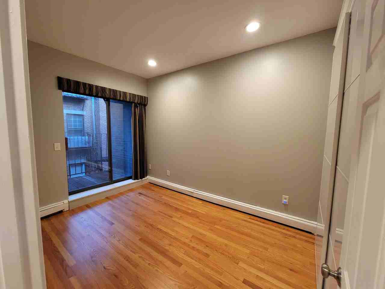 390 Riverway - 16 #16 - Photo 5 of 9