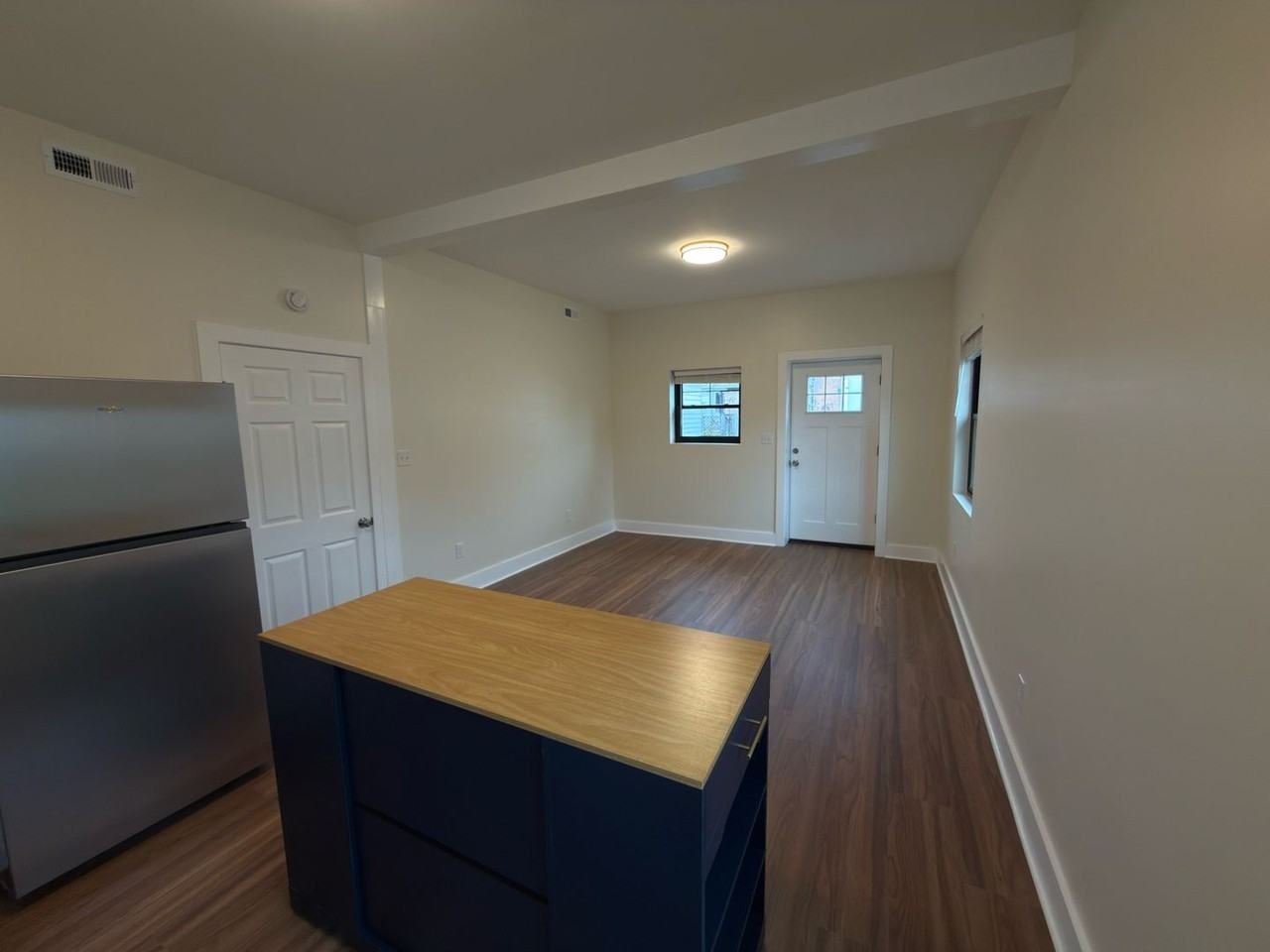 345 W Penn St - Photo 3 of 14