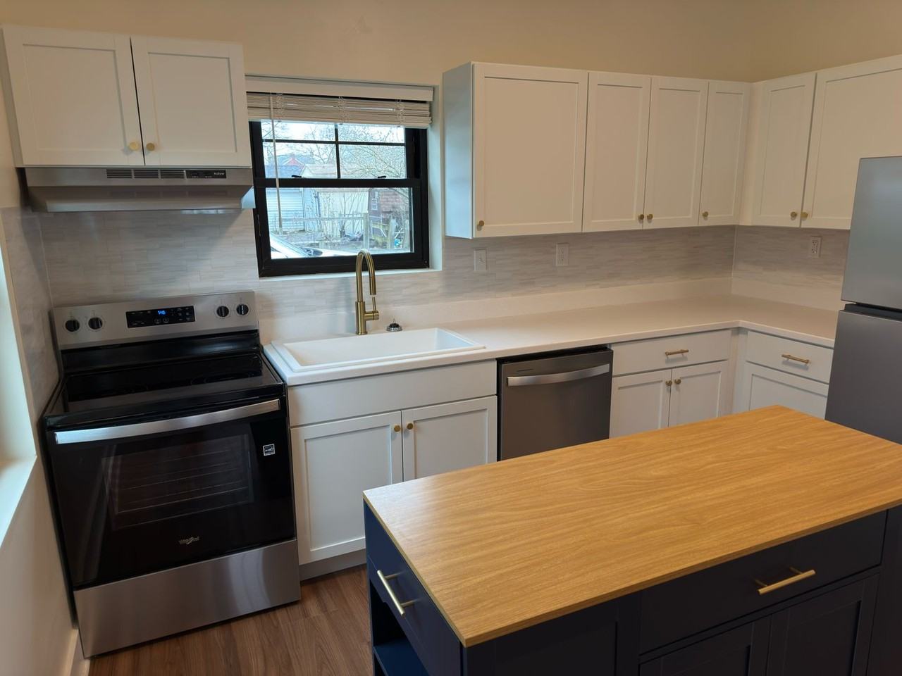 345 W Penn St - Photo 4 of 14