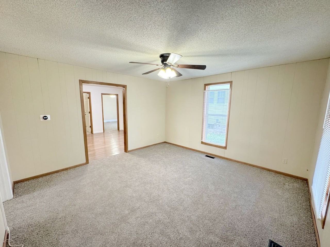 416 Grover St - Photo 4 of 24