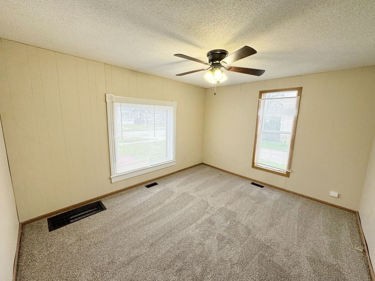416 Grover St - Photo 5 of 24