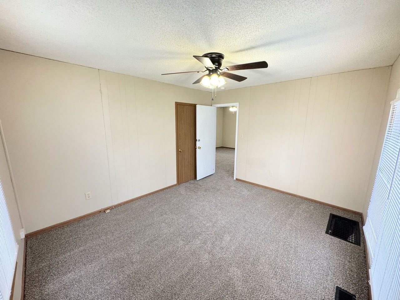 416 Grover St - Photo 6 of 24