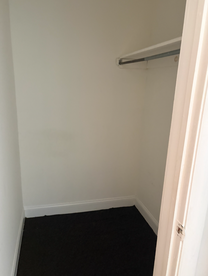 Chester Lynne Apartments - Photo 6 of 13