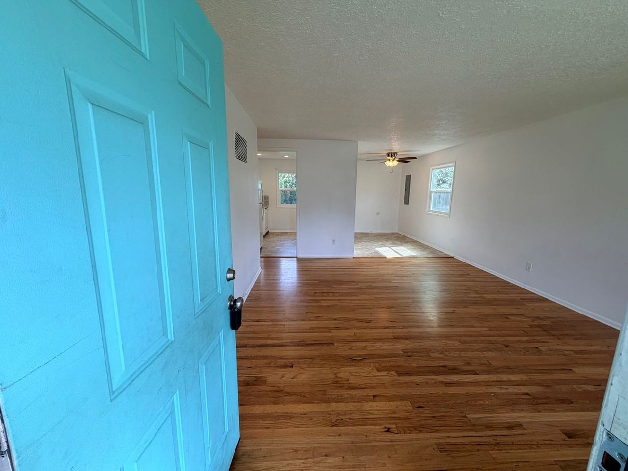 7008 Se 86th Ave - Photo 3 of 20