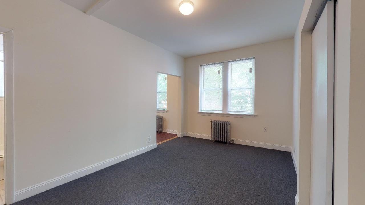 Royal Chester Apartments - Photo 7 of 14