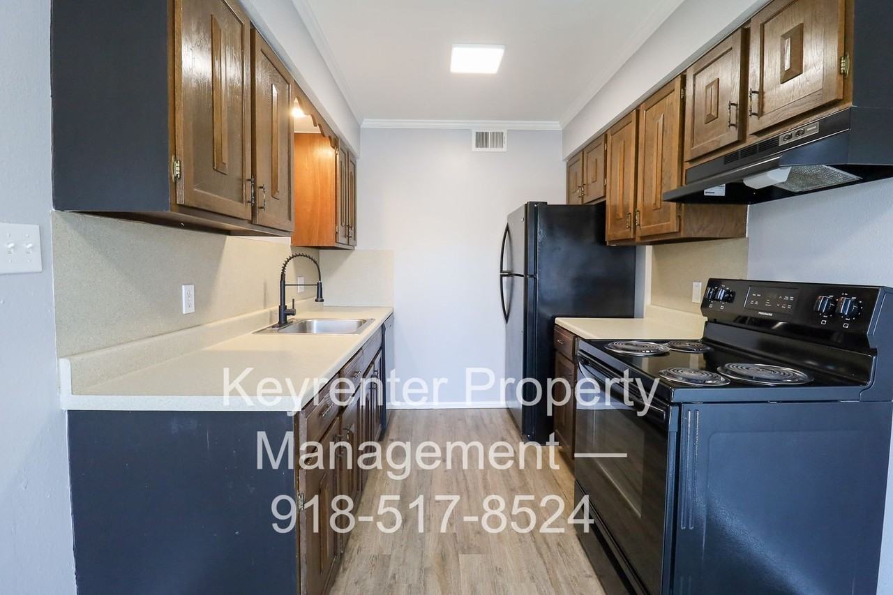 4311 E 68th St #620 - Photo 3 of 23