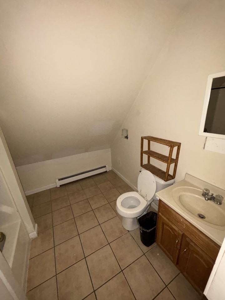 211 N Main St #4 - Photo 3 of 7