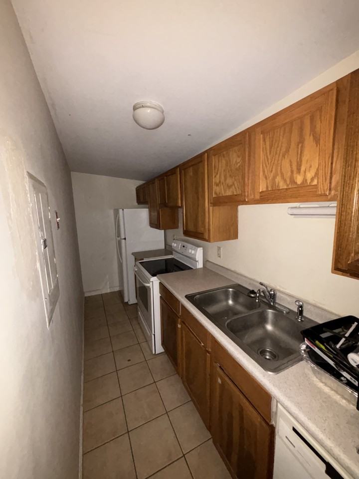 211 N Main St #4 - Photo 4 of 7