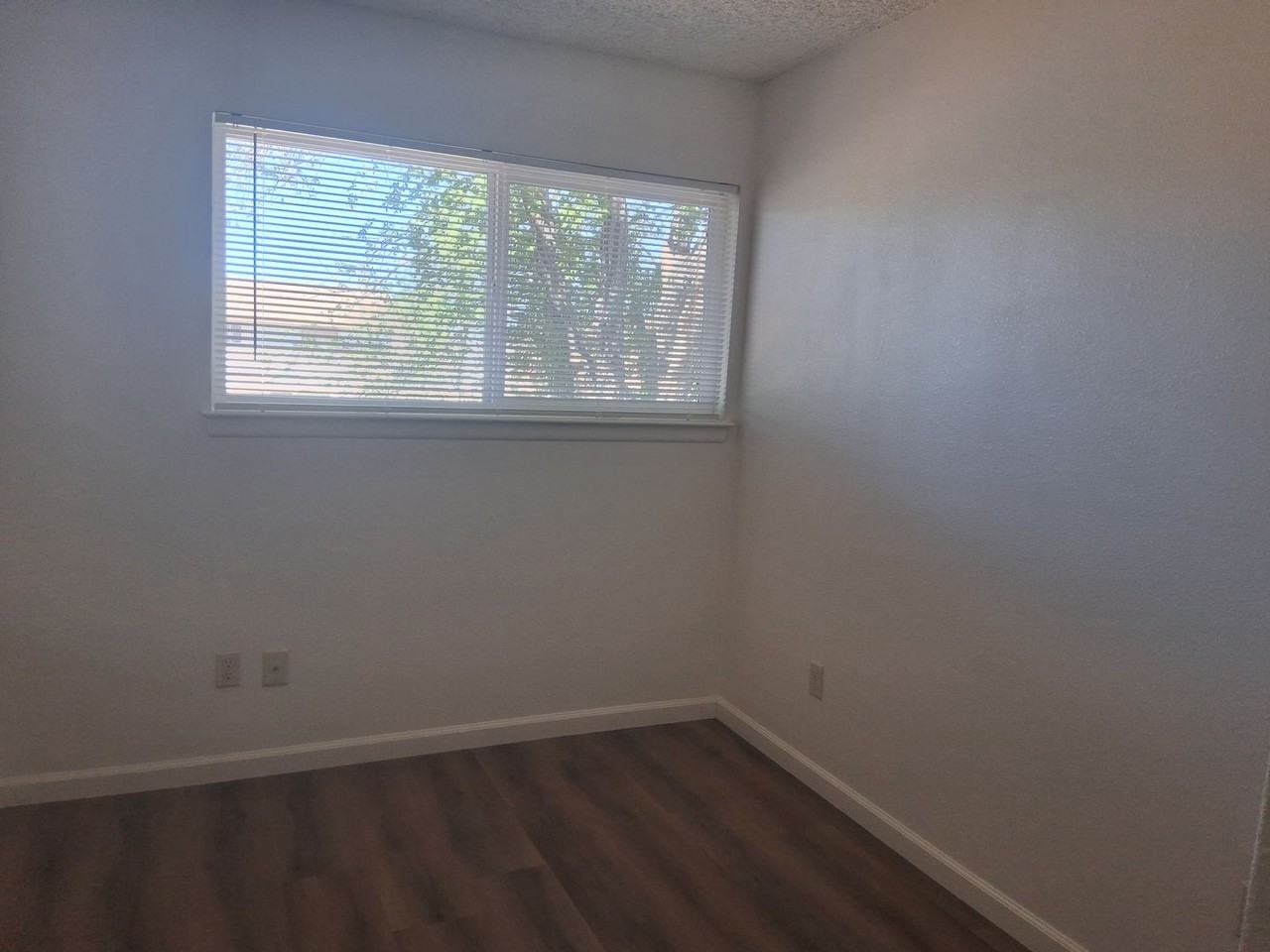 964 W Center St - Photo 2 of 9