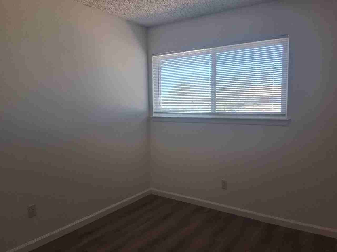 964 W Center St - Photo 4 of 9