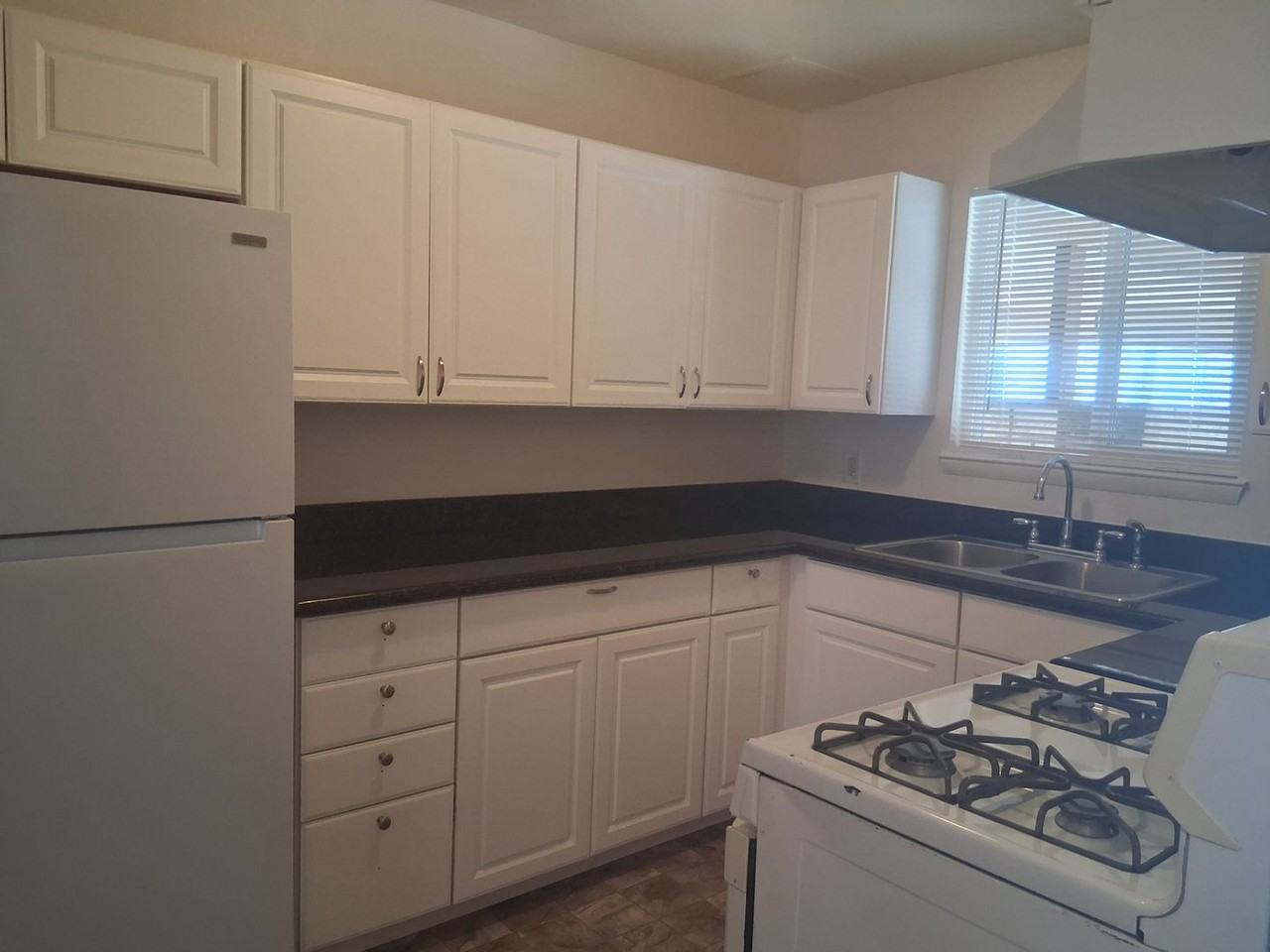 964 W Center St - Photo 6 of 9