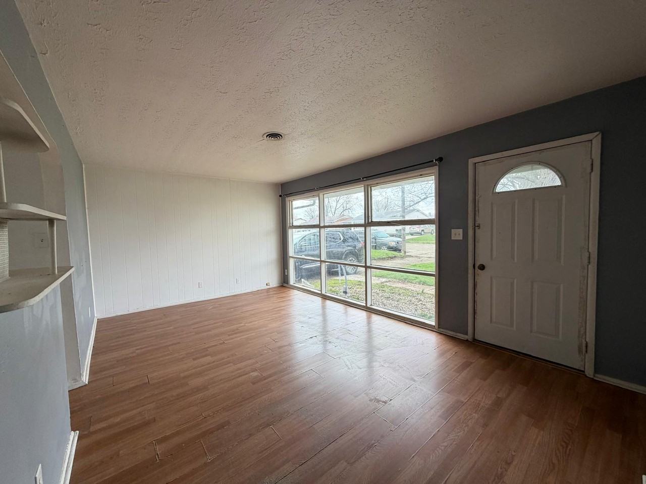 411 Pinewood Ave #1 - Photo 3 of 9