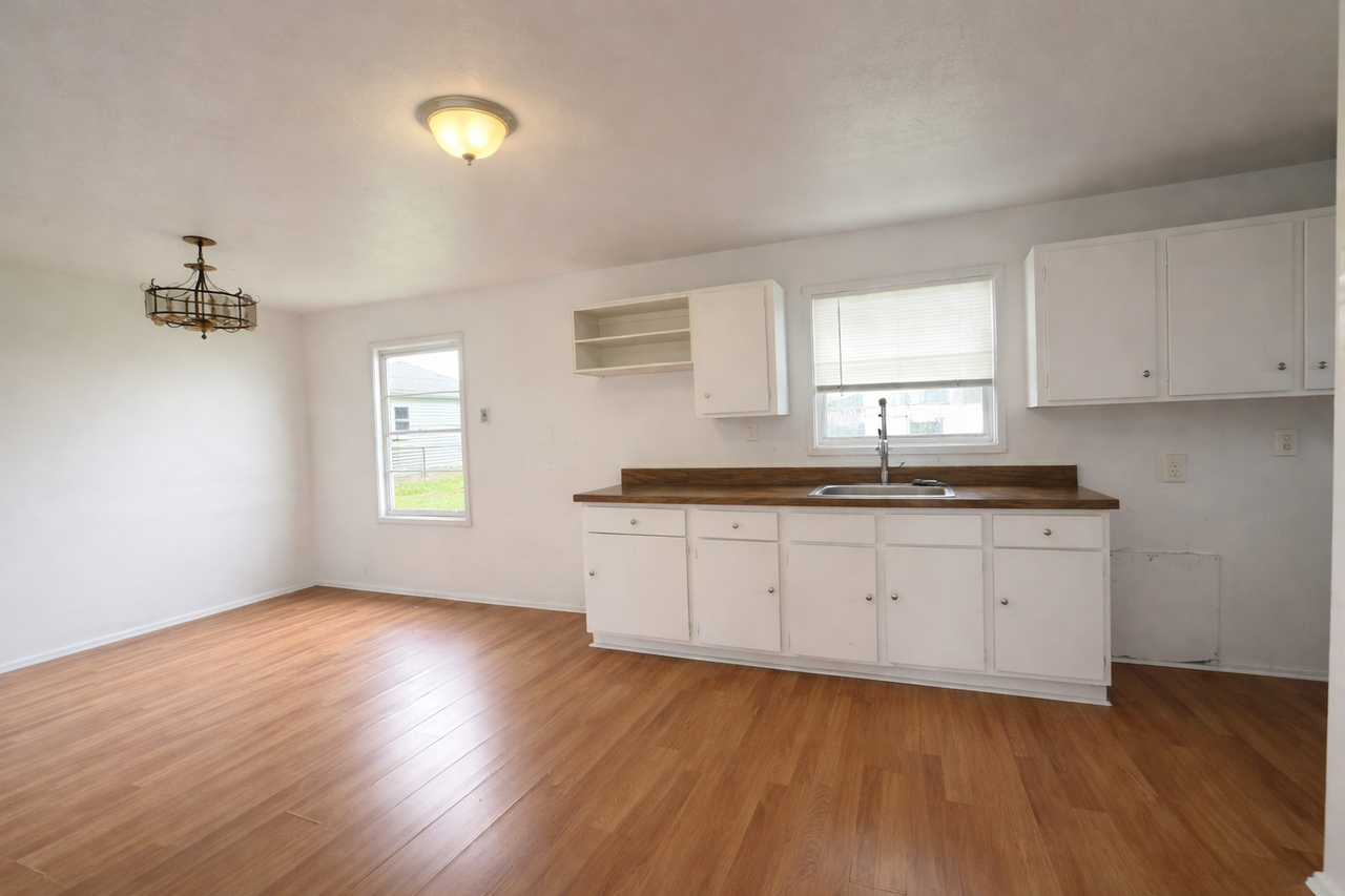 411 Pinewood Ave #1 - Photo 4 of 9